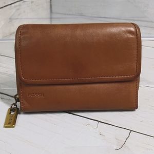 Fossil Trifold Small Brown Leather Snap Front Multi-Slot Zip Pockets Wallet